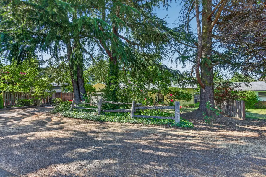 1996 Woodlawn Drive, Medford, OR 97504 - #3