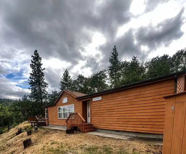 479 Wagon Trail Drive, Jacksonville, OR 97530