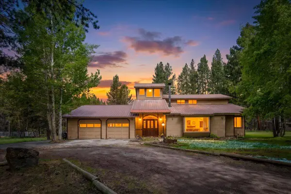 54715 Silver Fox Drive, Bend, OR 97707