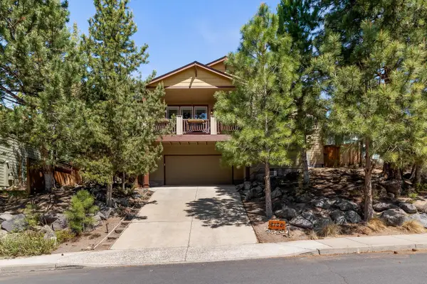 2106 NW Black Pines Place, Bend, OR 97703