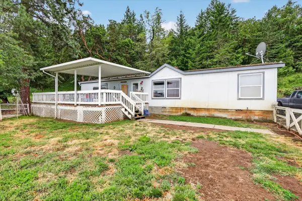 483 Wren Ridge Drive, Eagle Point, OR 97524