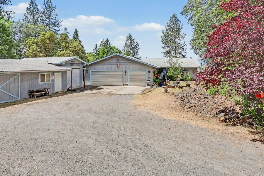 758 Summit Loop, Grants Pass, OR 97527 - #2