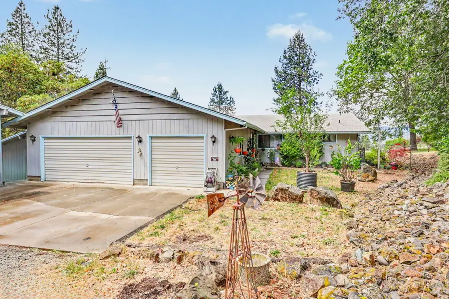 758 Summit Loop, Grants Pass, OR 97527 - #3