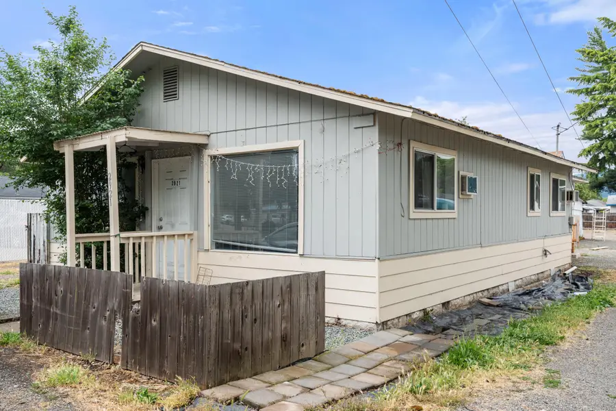 2921 Table Rock Road, Medford, OR 97501 - #2