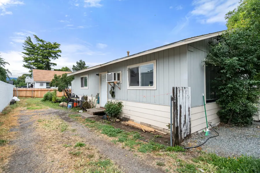 2921 Table Rock Road, Medford, OR 97501 - #3