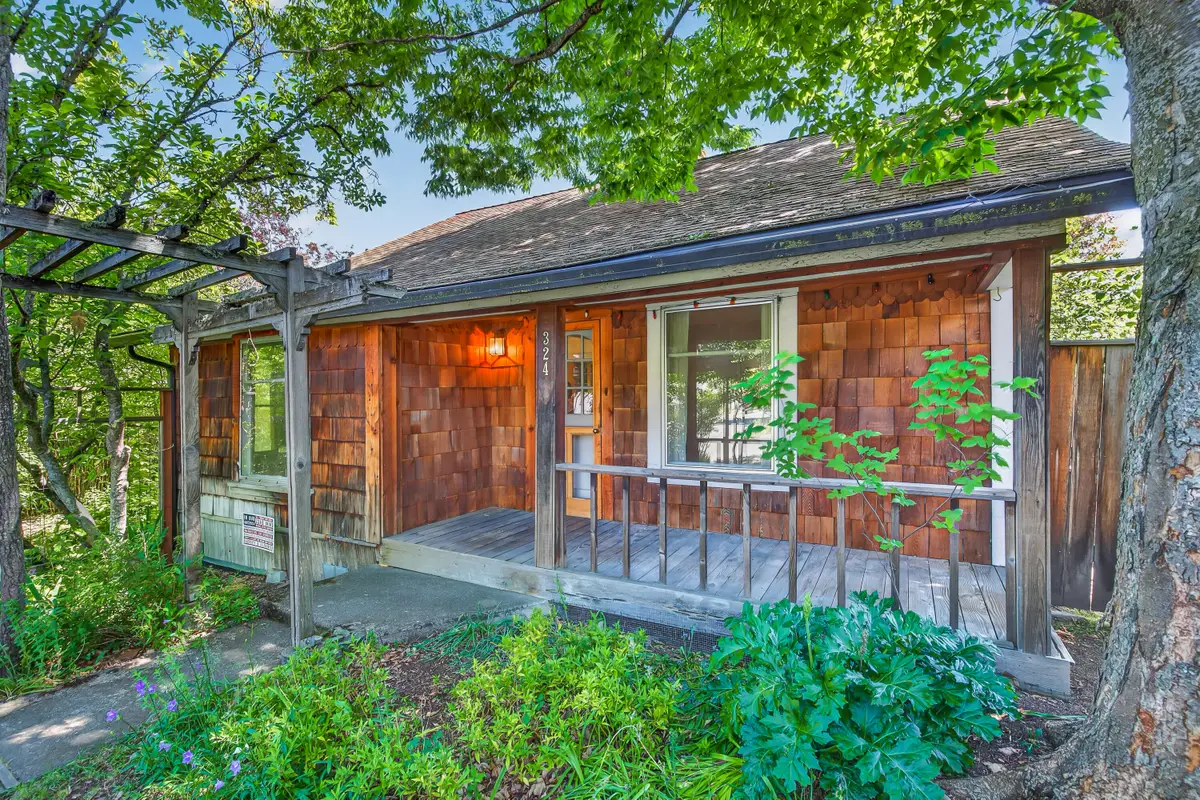 324 Liberty Street, Ashland, OR 97520 - #1