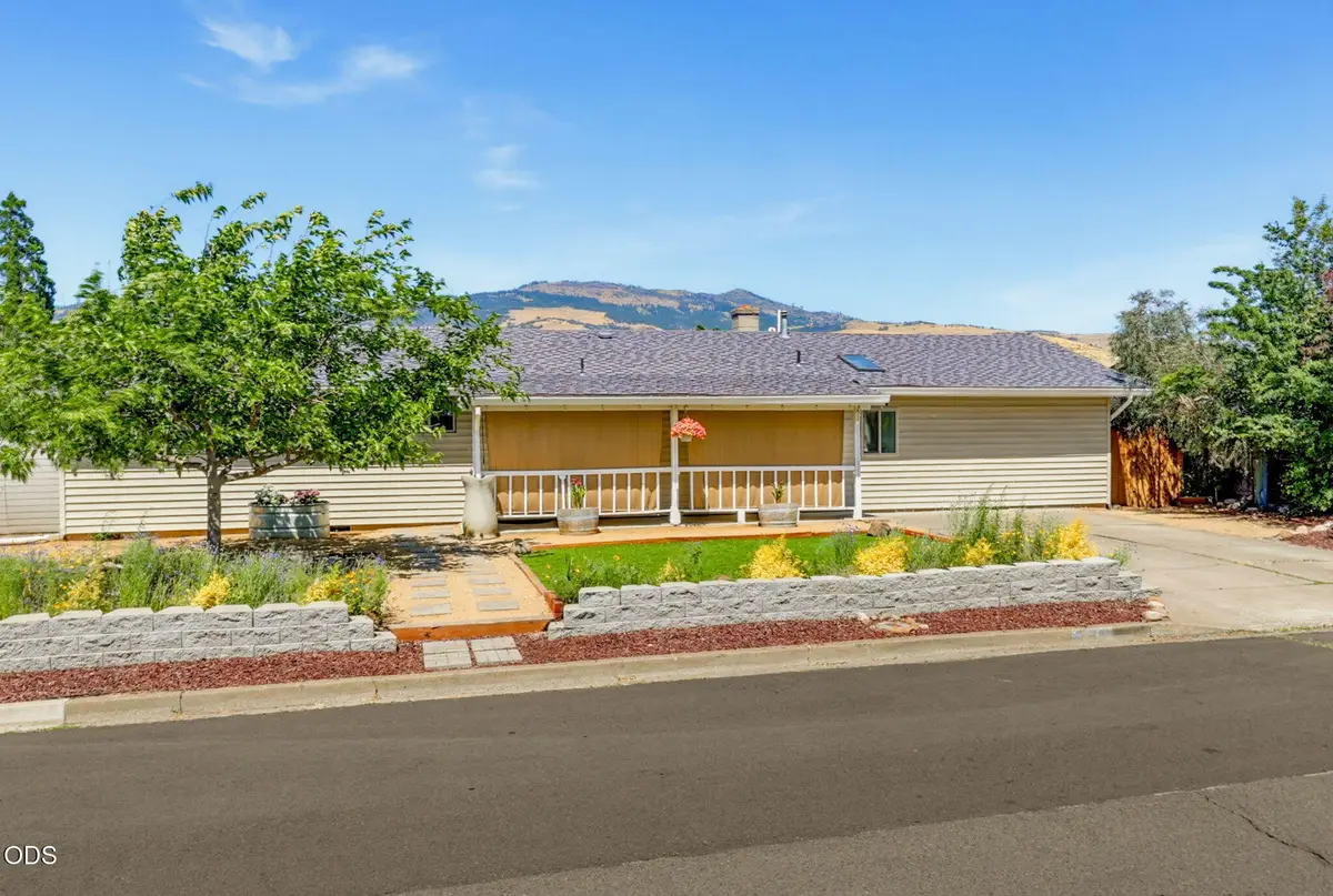 351 Oxford Street, Ashland, OR 97520 - #1
