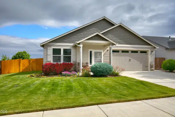 2727 NE 6th Drive, Redmond, OR 97756