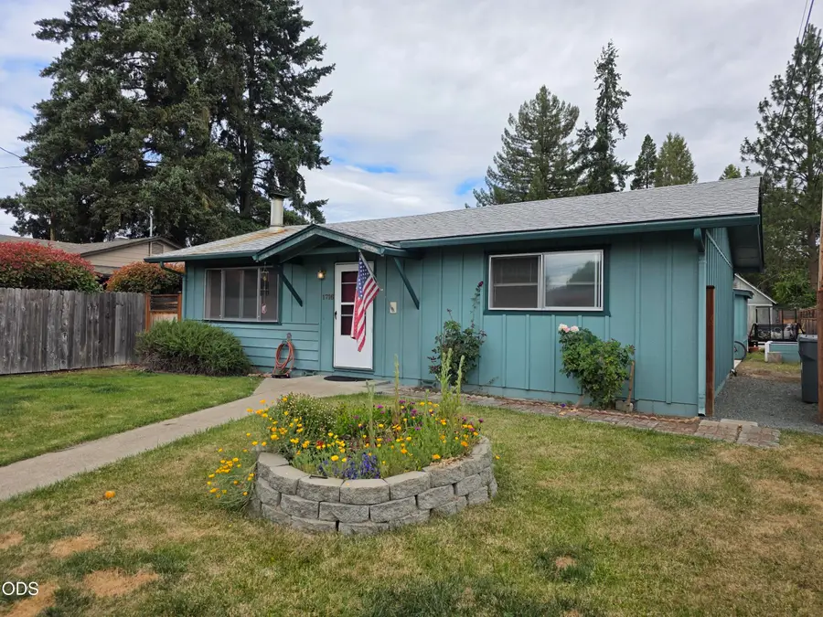 1716 SW K Street, Grants Pass, OR 97526 - #2