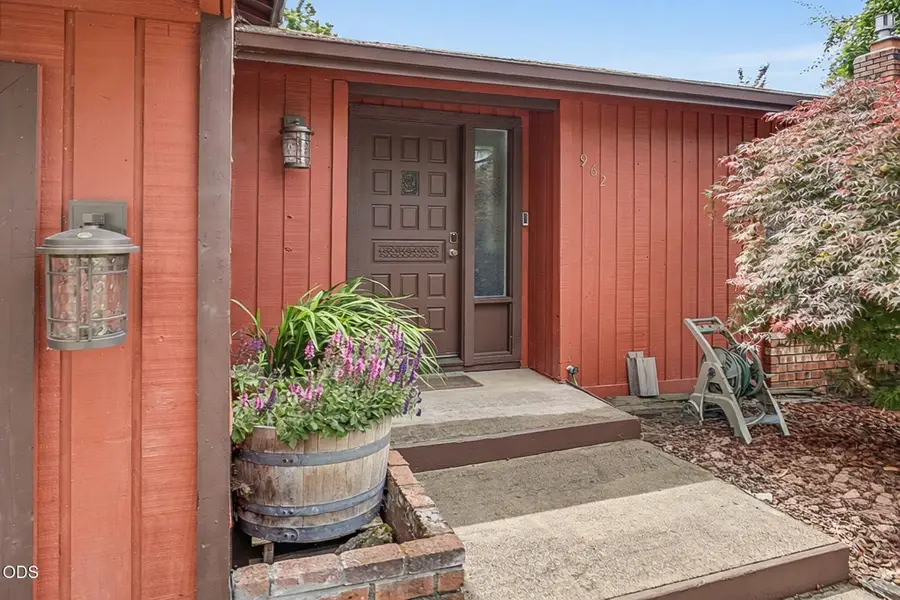 962 NE 11th Street, Grants Pass, OR 97526 - #3