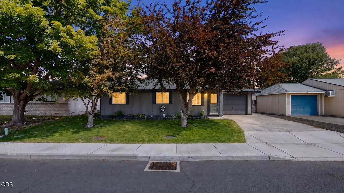 1526 SW 33rd Street, Redmond, OR 97756 - #1