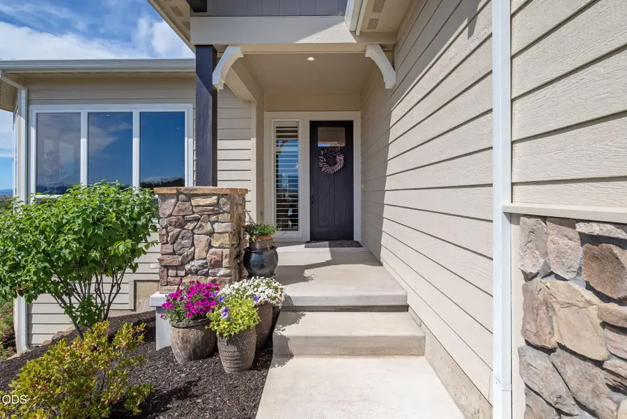 547 W La Strada Circle, Medford, OR 97504 - #3