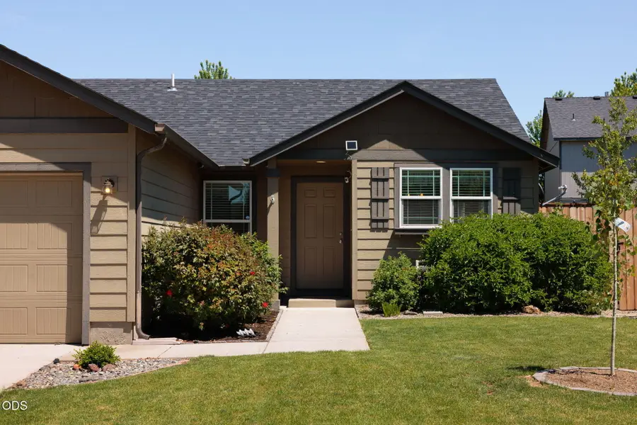 440 SW 31st Street, Redmond, OR 97756 - #3