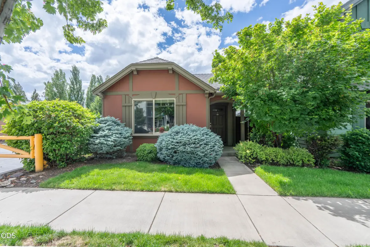 417 NW 27th Street, Redmond, OR 97756 - #1