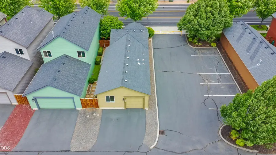417 NW 27th Street, Redmond, OR 97756 - #2
