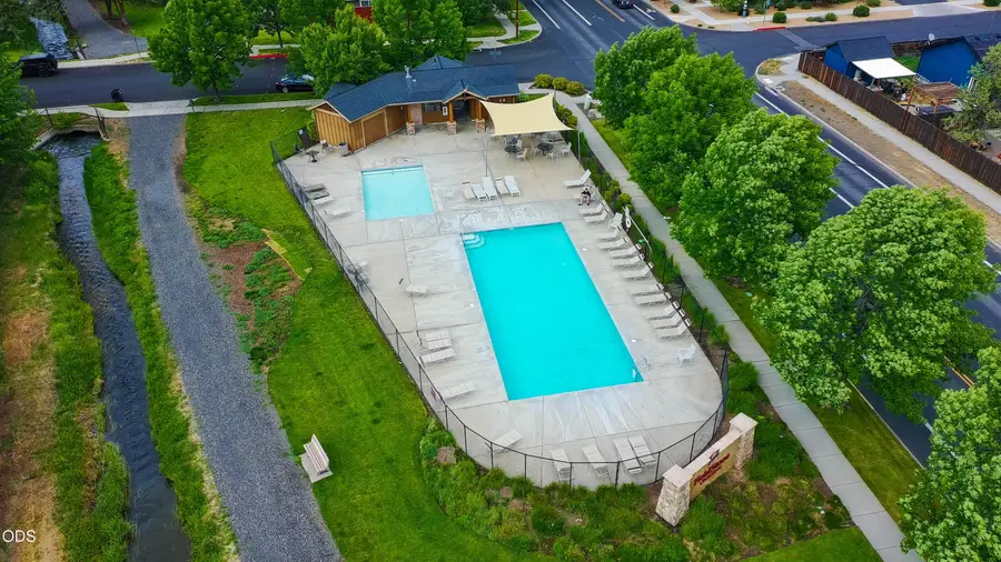417 NW 27th Street, Redmond, OR 97756 - #3