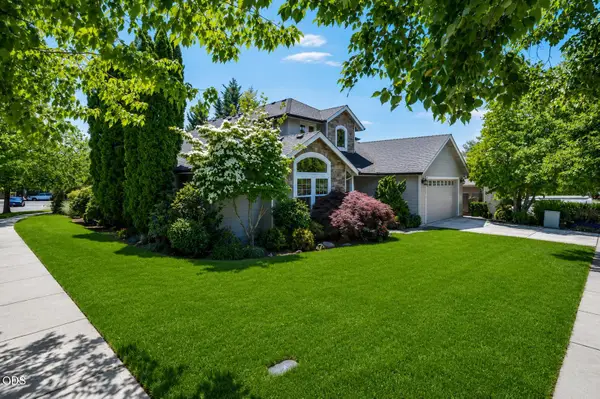 3880 Crystal Springs Drive, Medford, OR 97504