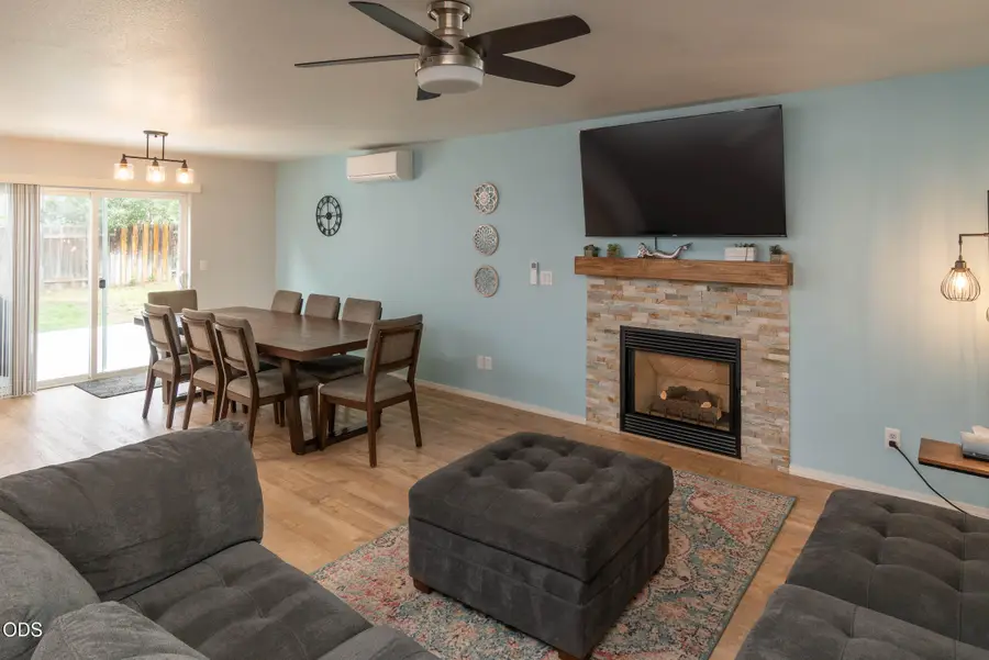 923 NW 22nd Court, Redmond, OR 97756 - #2