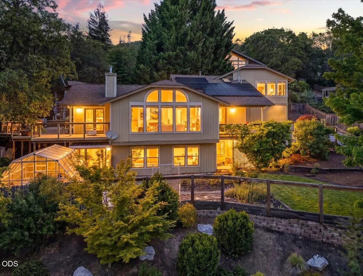 1748 NW Crescent Drive, Grants Pass, OR 97526 - #1