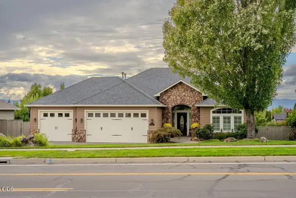 410 Lone Oak Drive, Medford, OR 97504