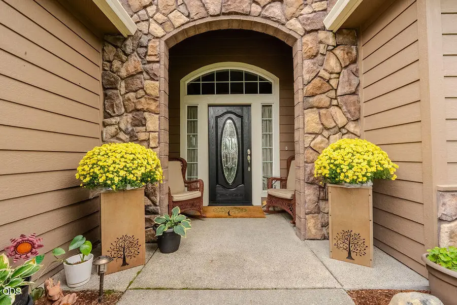 410 Lone Oak Drive, Medford, OR 97504 - #3