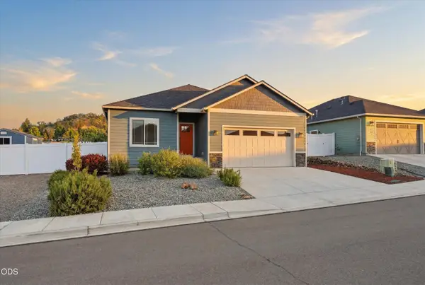 1731 Luxor Lane, Medford, OR 97504