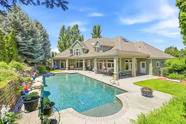 631 Seventh Fairway Drive, Medford, OR 97504