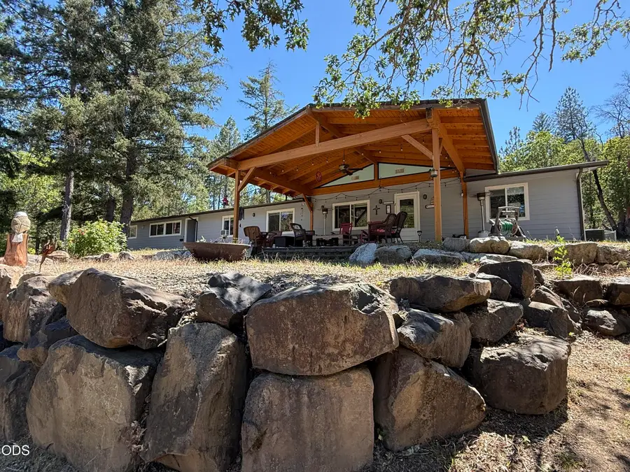 4527 E Evans Creek Road, Rogue River, OR 97537 - #2