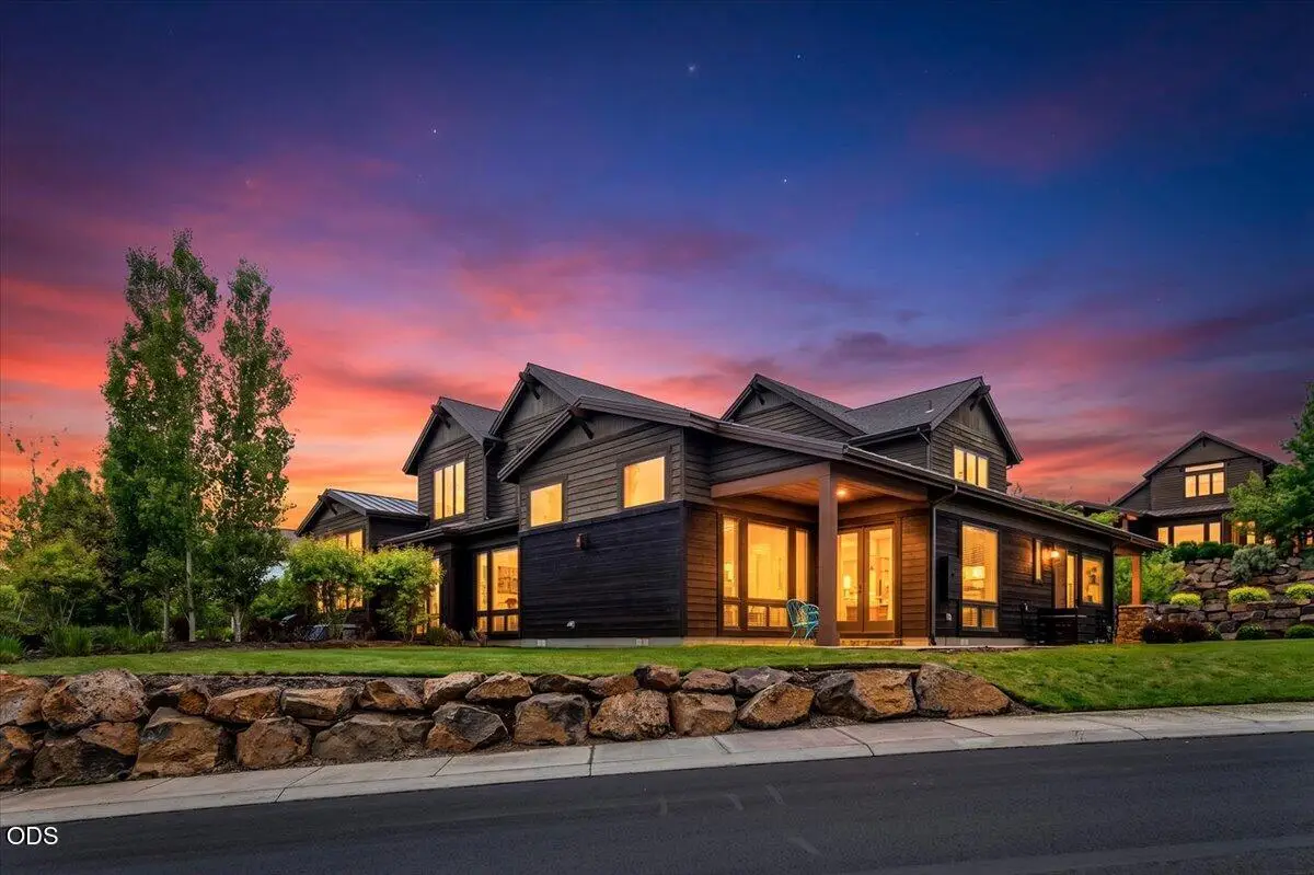 61333 Kindle Rock Loop, Bend, OR 97702 - #1