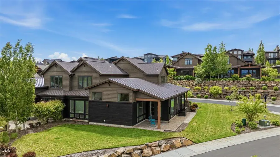 61333 Kindle Rock Loop, Bend, OR 97702 - #3