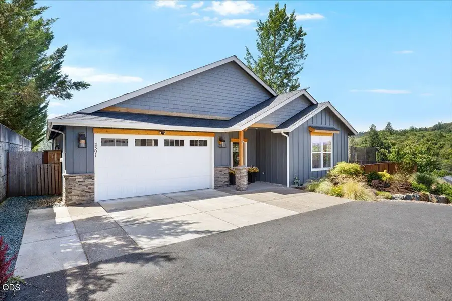 2391 Robertson Crest, Grants Pass, OR 97527 - #2