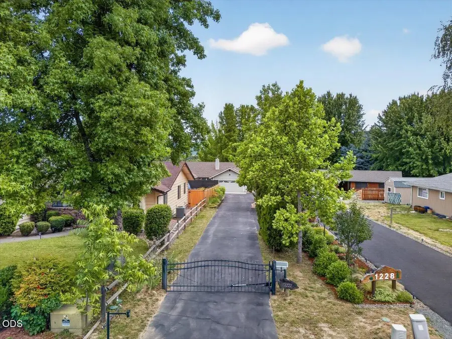 1222 Monroe Way, Grants Pass, OR 97527 - #3