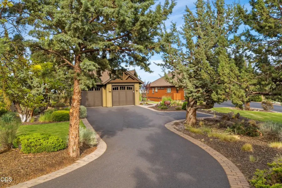 360 Vista Rim Drive, Redmond, OR 97756 - #3