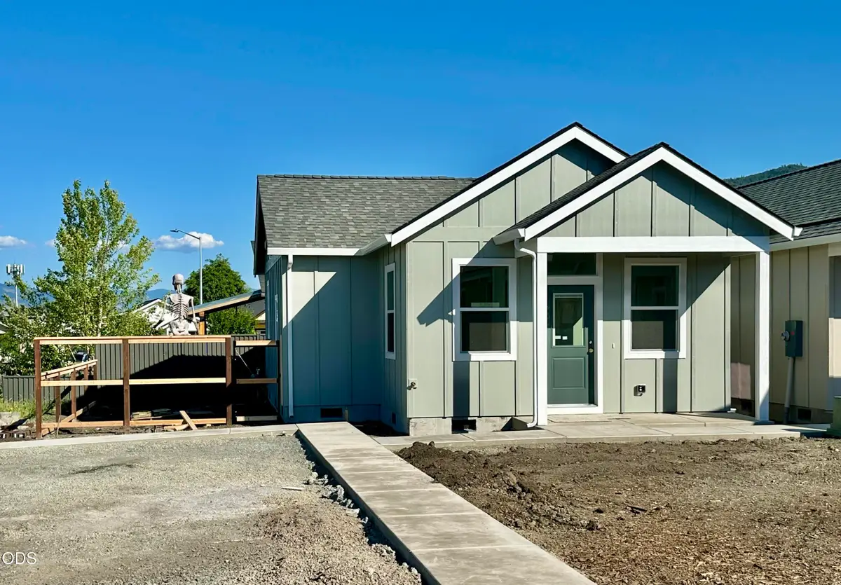 210 Gangnes Drive, Talent, OR 97540 - #1