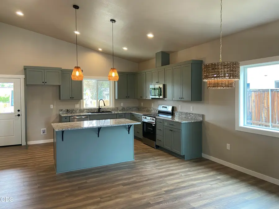 126 Lorraine Avenue, Eagle Point, OR 97524 - #2