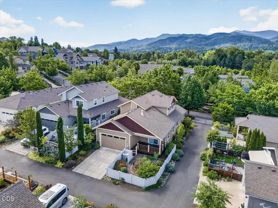 345 Fair Oaks Avenue, Ashland, OR 97520 - #3
