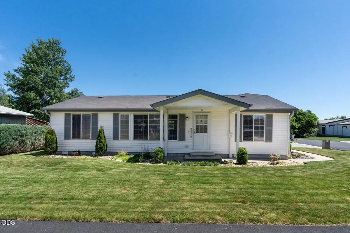 811 NE Paiute Court, Redmond, OR 97756 - #1