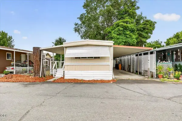 306 Sandlewood Drive, Grants Pass, OR 97526