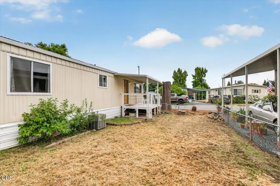 306 Sandlewood Drive, Grants Pass, OR 97526 - #3