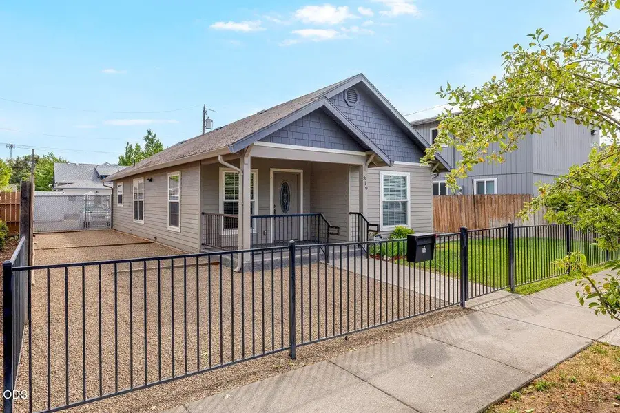 319 S Ivy Street, Medford, OR 97501 - #2