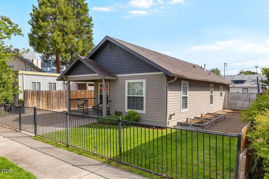 319 S Ivy Street, Medford, OR 97501 - #3