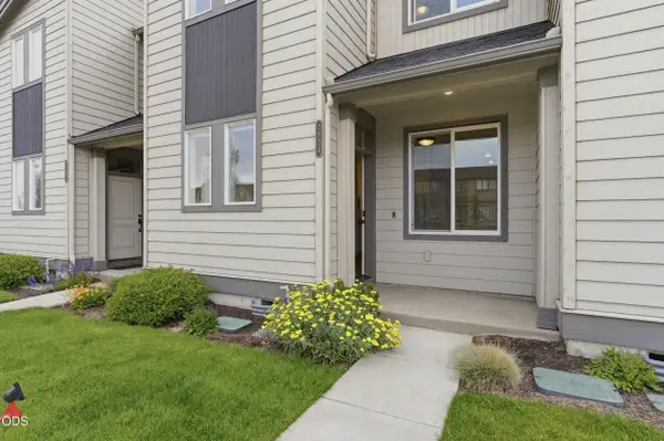 2524 NE Purcell Boulevard, Bend, OR 97701