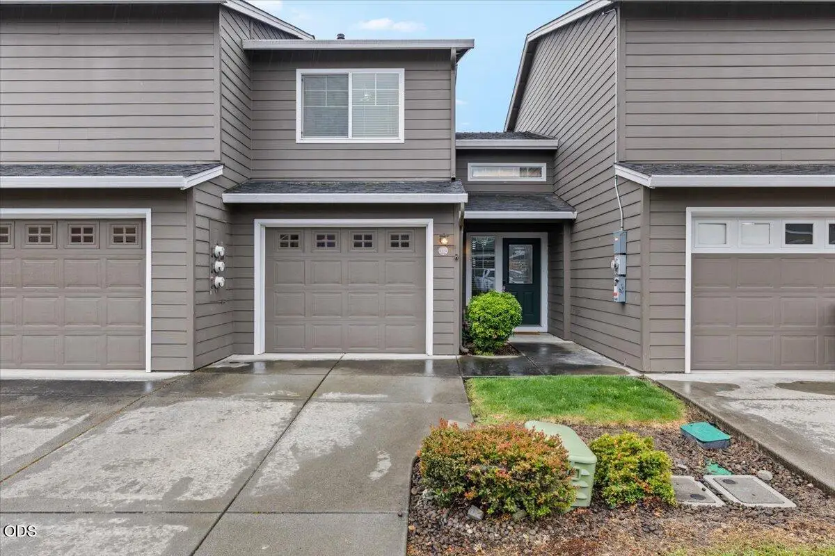 332 Live Oak Loop, Central Point, OR 97502 - #1