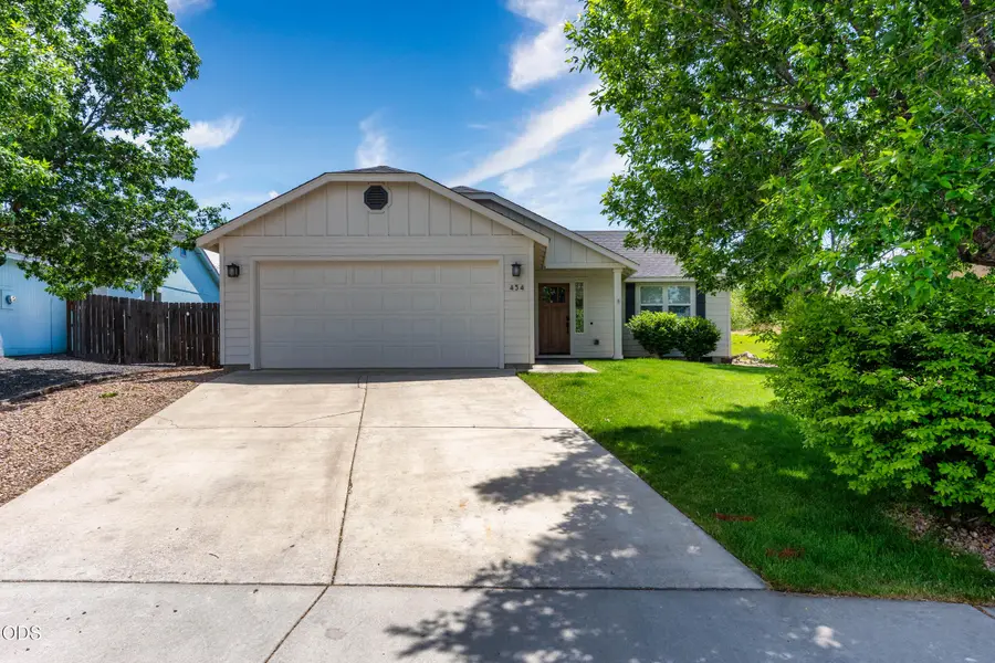 454 NE Spruce Court, Redmond, OR 97756 - #3