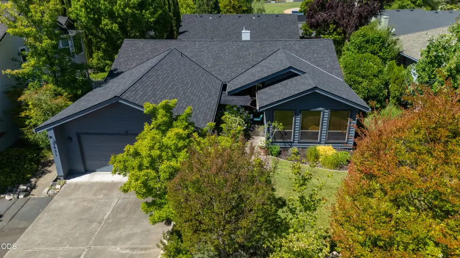 2471 Republic Way, Medford, OR 97504 - #2