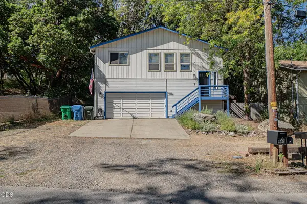 937 Fourth Avenue, Gold Hill, OR 97525