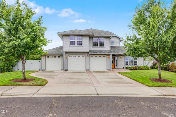 825 Amerman Drive, Phoenix, OR 97535