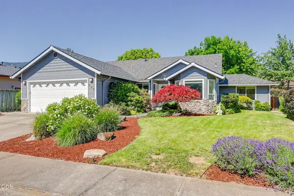 935 Cypress Point Loop, Ashland, OR 97520