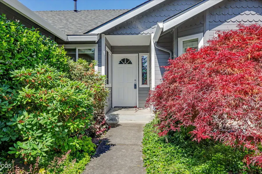 935 Cypress Point Loop, Ashland, OR 97520 - #2