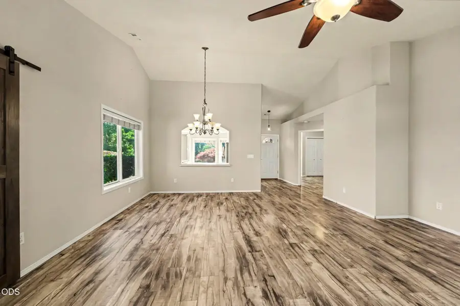 935 Cypress Point Loop, Ashland, OR 97520 - #3